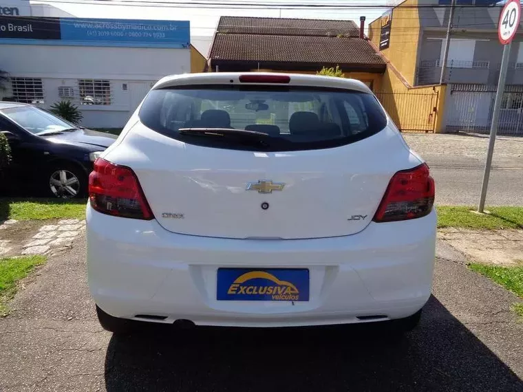 Chevrolet Onix Branco 7