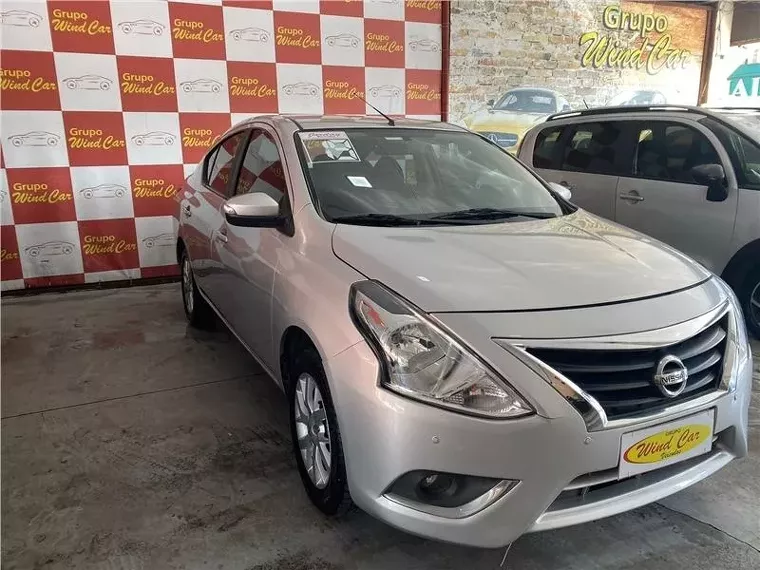 Nissan Versa Prata 1