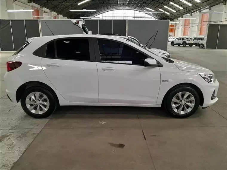 Chevrolet Onix Branco 3