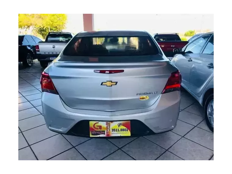 Chevrolet Prisma Prata 5