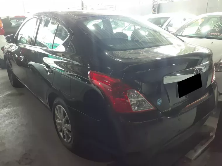 Nissan Versa Preto 2