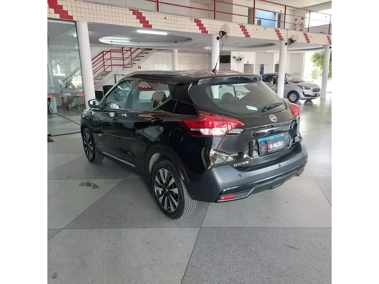 Nissan Kicks Preto 10