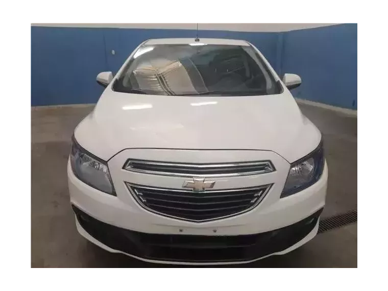 Chevrolet Onix Branco 4