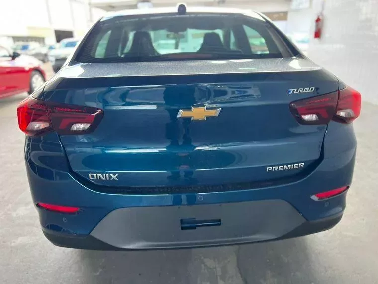 Chevrolet Onix Prata 3