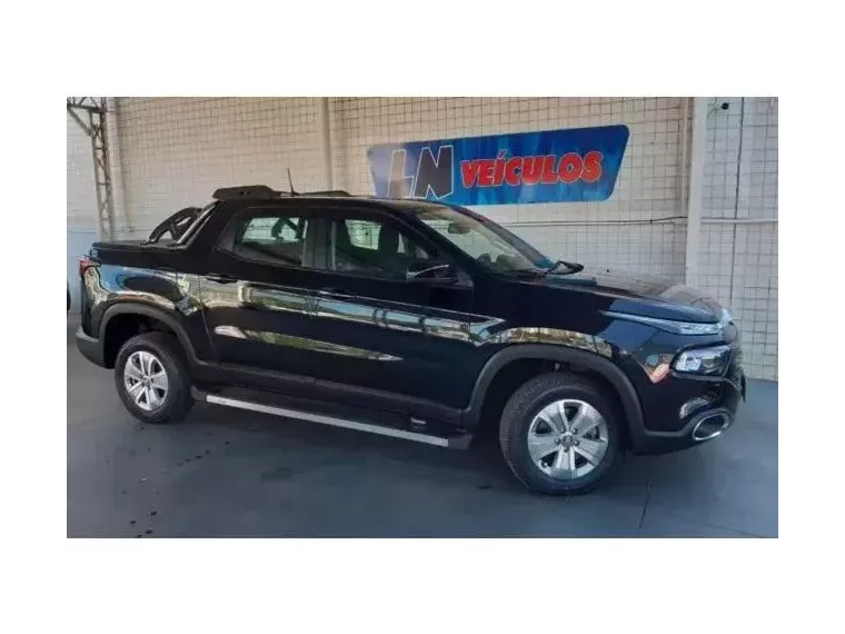 Fiat Toro Preto 8