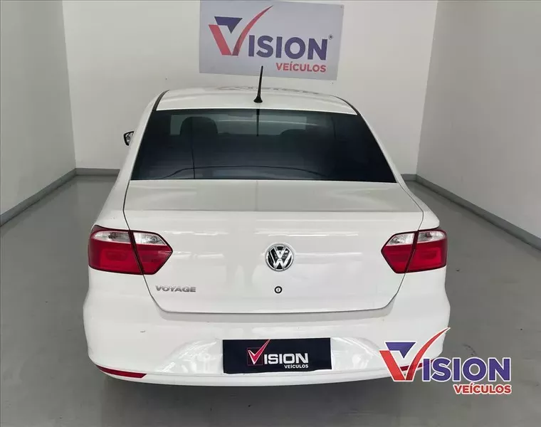 Volkswagen Voyage Branco 3