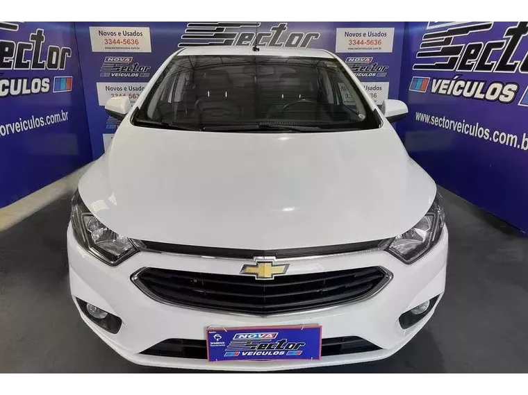 Chevrolet Onix Branco 8