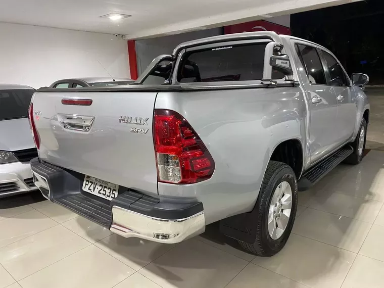 Toyota Hilux Prata 6