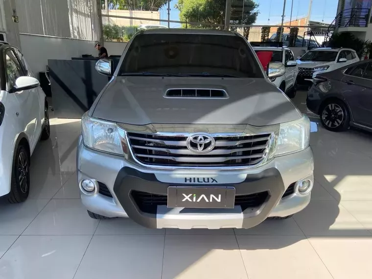 Toyota Hilux Prata 11