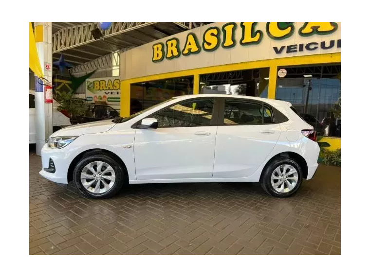 Chevrolet Onix Branco 4