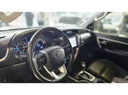 Toyota Hilux SW4