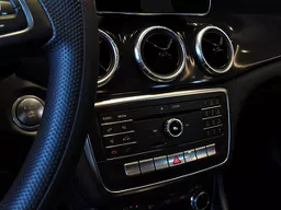 Mercedes-benz CLA 180