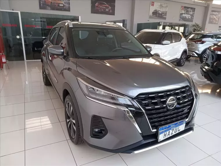 Nissan Kicks Cinza 1