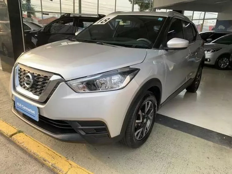 Nissan Kicks Prata 8