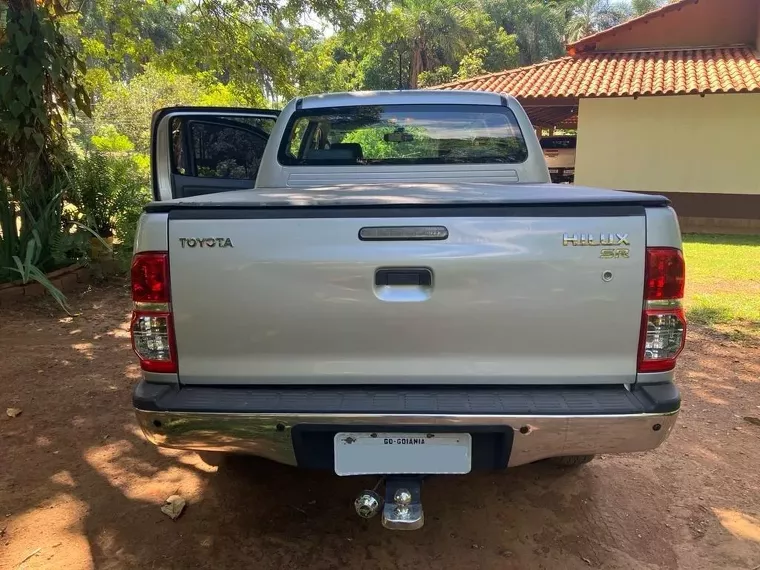 Toyota Hilux Prata 11