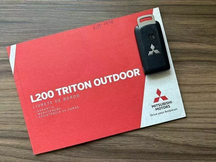 Mitsubishi L200 Triton Preto 8