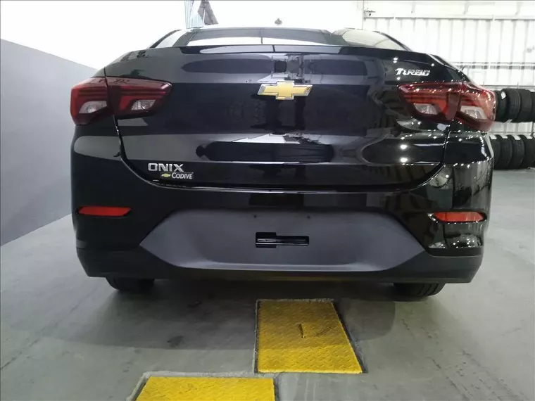 Chevrolet Onix Preto 14