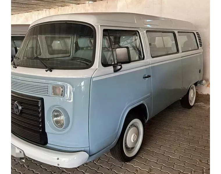 Volkswagen Kombi Azul 4