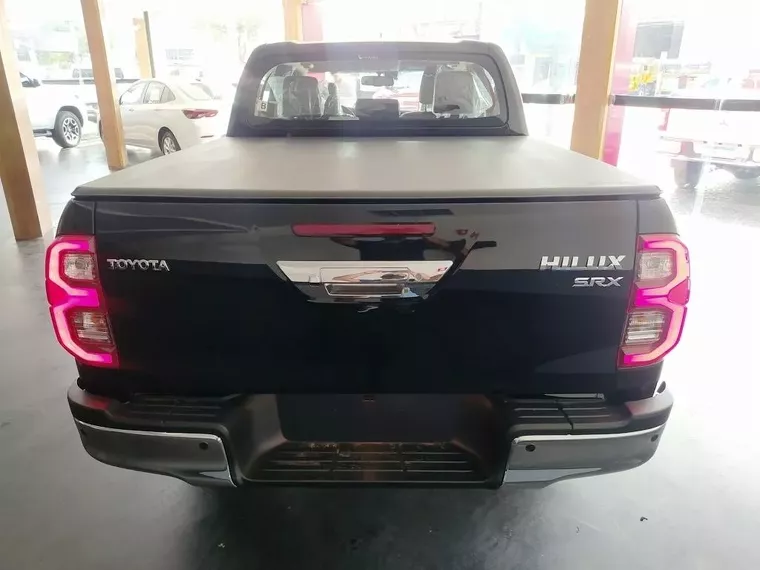 Toyota Hilux Preto 8