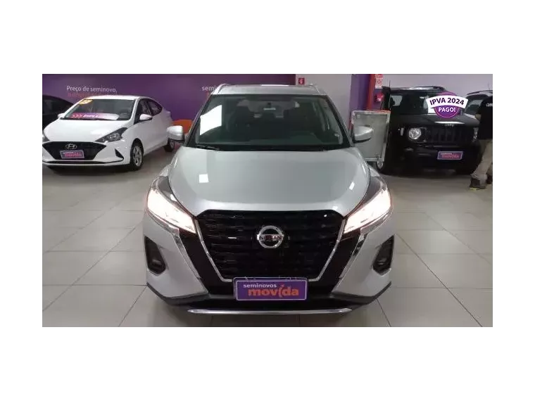 Nissan Kicks Prata 2