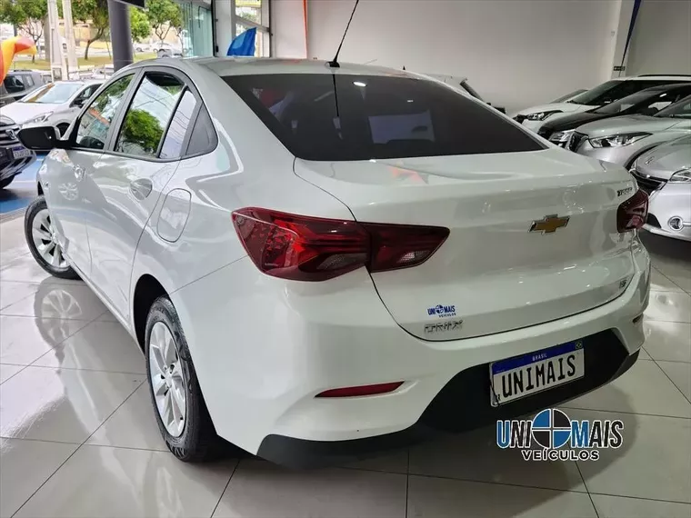 Chevrolet Onix Branco 10