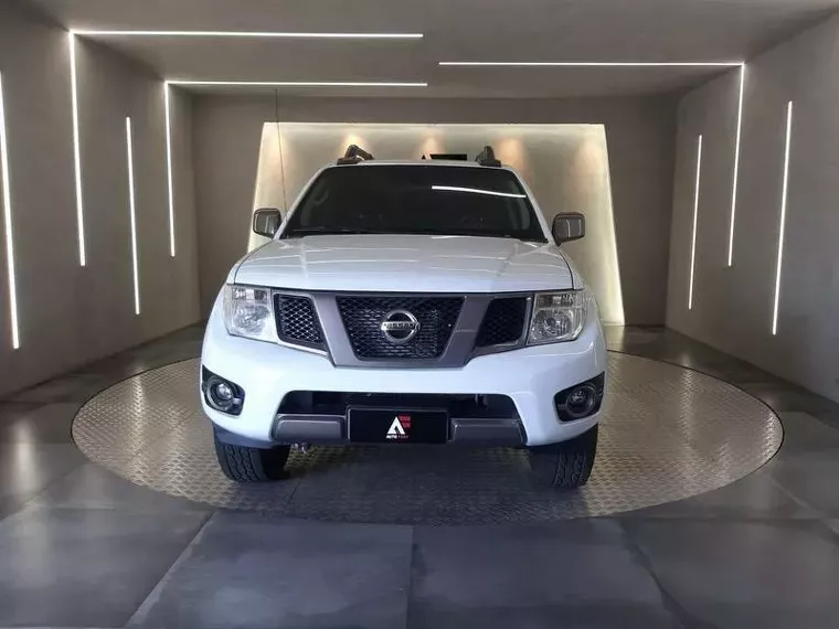 Nissan Frontier Branco 1