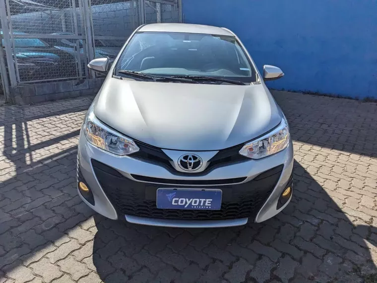 Toyota Yaris Prata 8