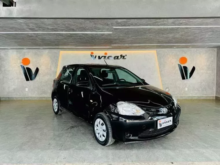 Toyota Etios Preto 15