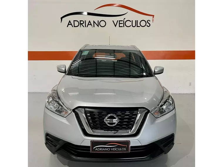 Nissan Kicks Prata 3