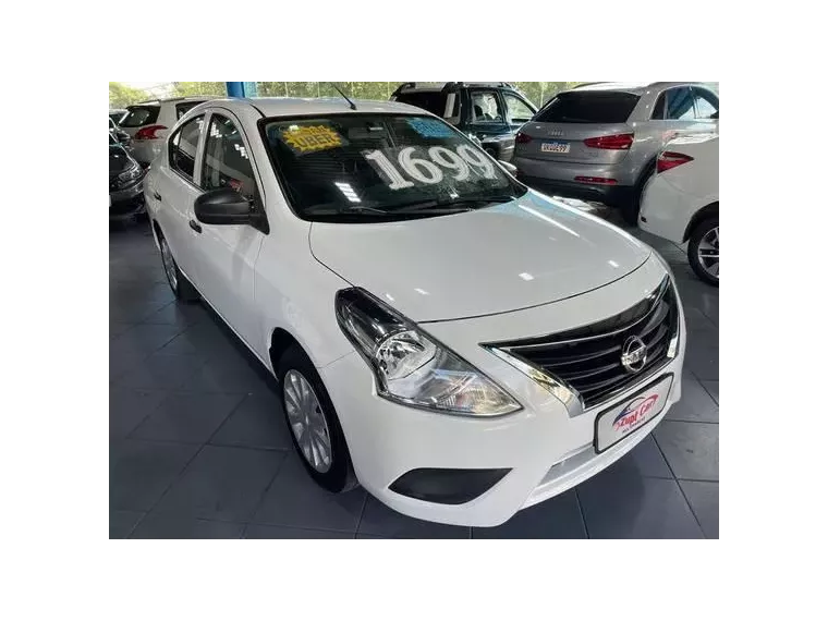 Nissan Versa Branco 5