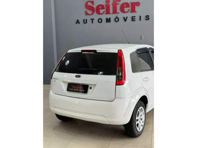 Ford Fiesta Branco 10