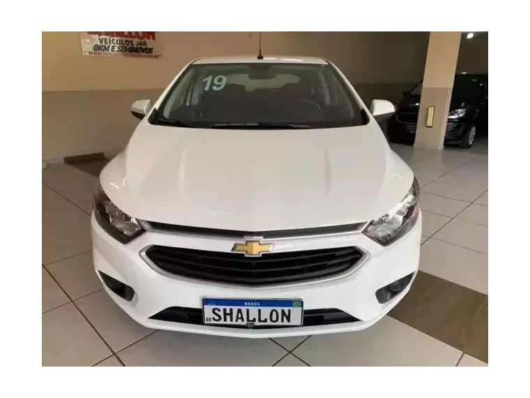 Chevrolet Onix Branco 9