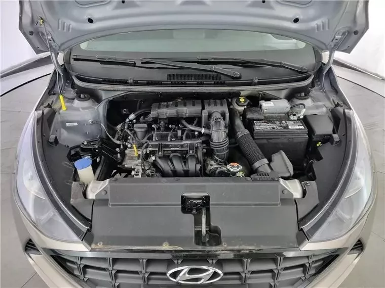 Hyundai HB20 Prata 5