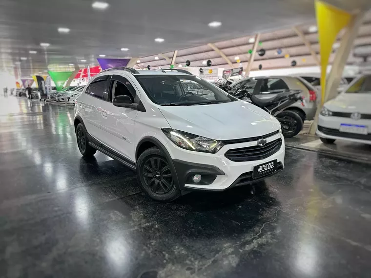 Chevrolet Onix Branco 5