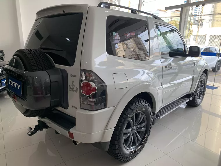 Mitsubishi Pajero Branco 8