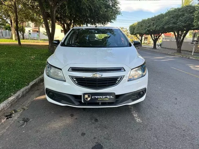 Chevrolet Onix Branco 2