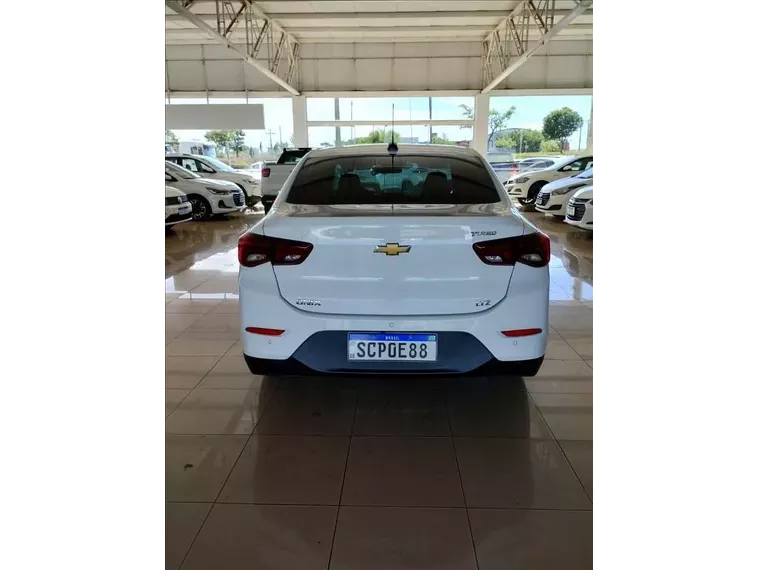 Chevrolet Onix Branco 13