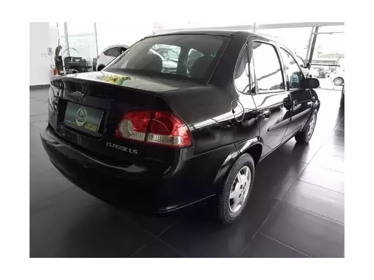 Chevrolet Classic Preto 5