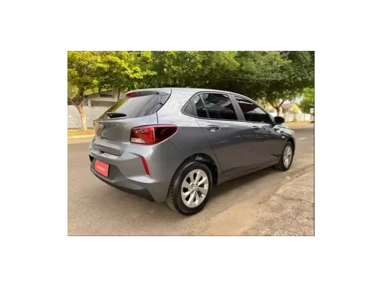 Chevrolet Onix Cinza 3