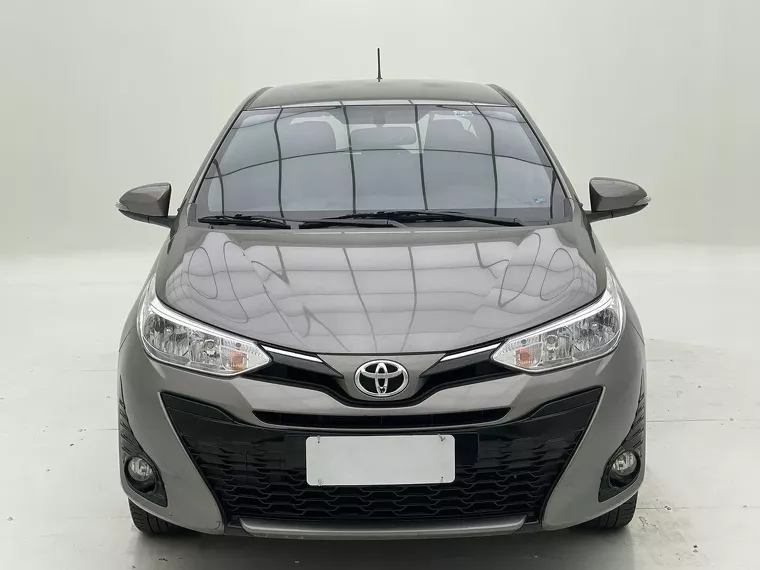 Toyota Yaris Cinza 12