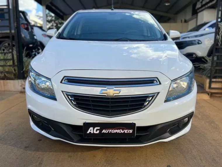 Chevrolet Onix Branco 5