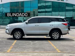 Toyota Hilux SW4