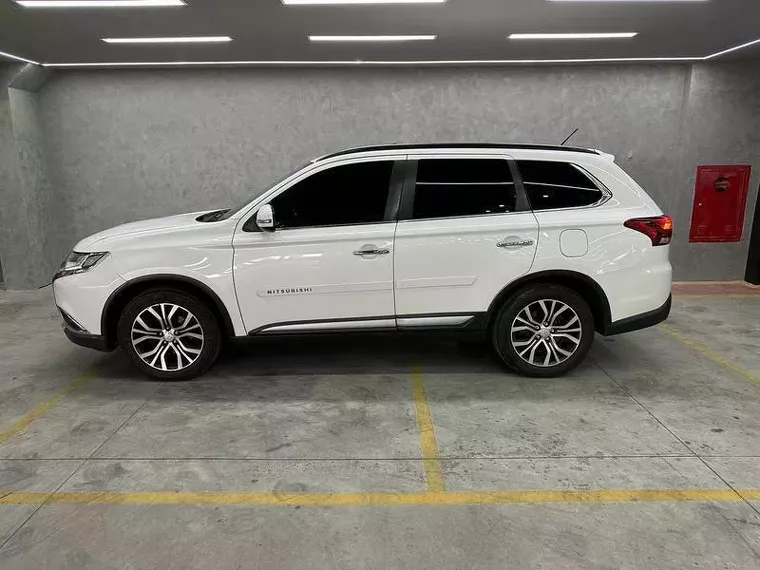 Mitsubishi Outlander Branco 9