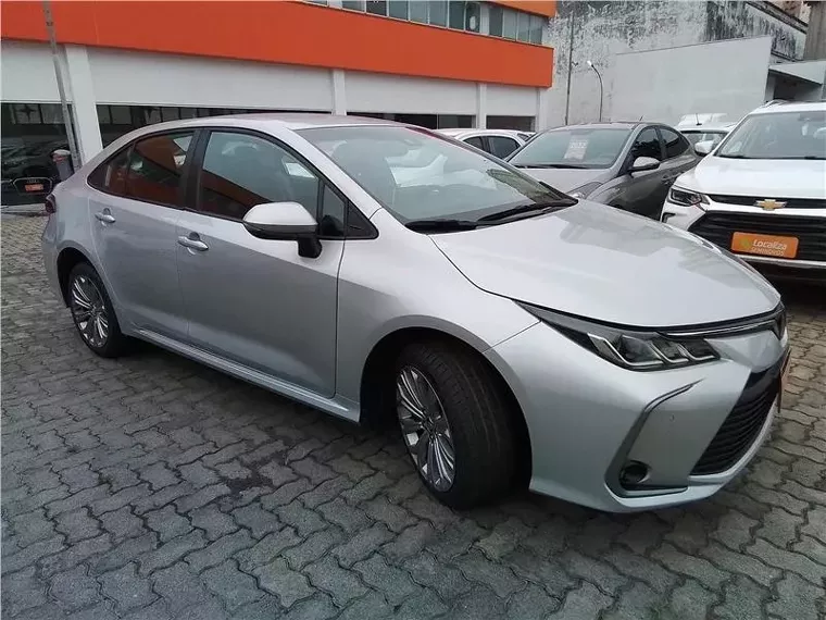 Toyota Corolla Prata 4