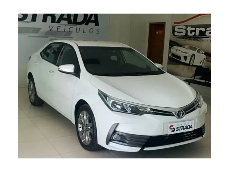 Toyota Corolla Branco 3