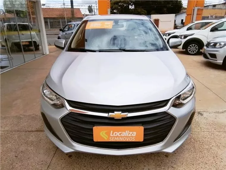 Chevrolet Onix Prata 3