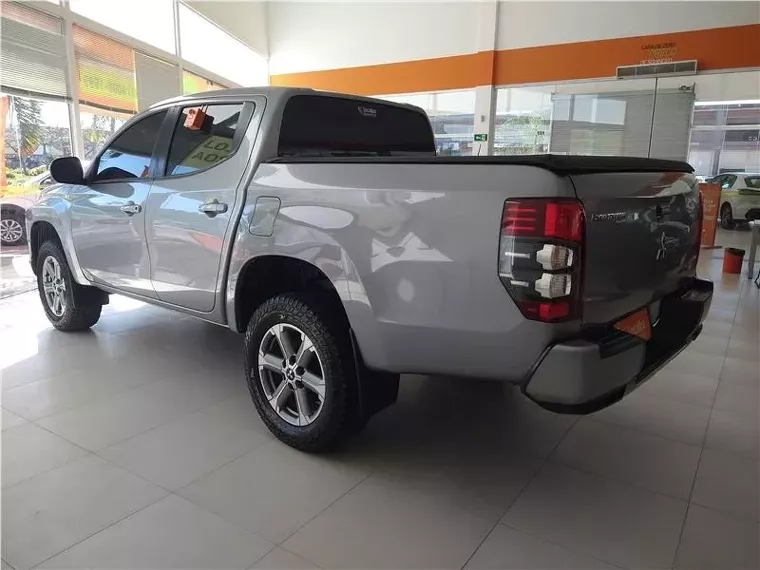 Mitsubishi L200 Triton Prata 3