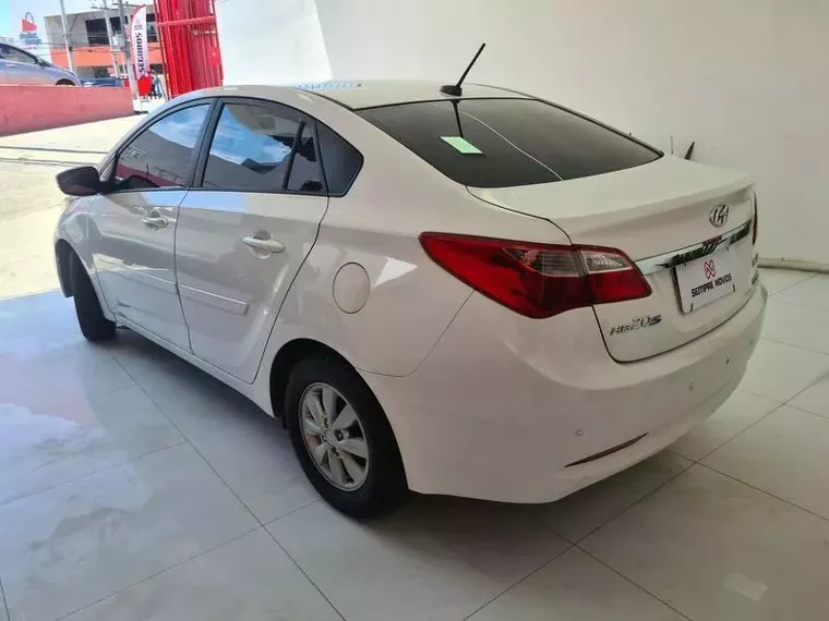 Hyundai HB20S Branco 13