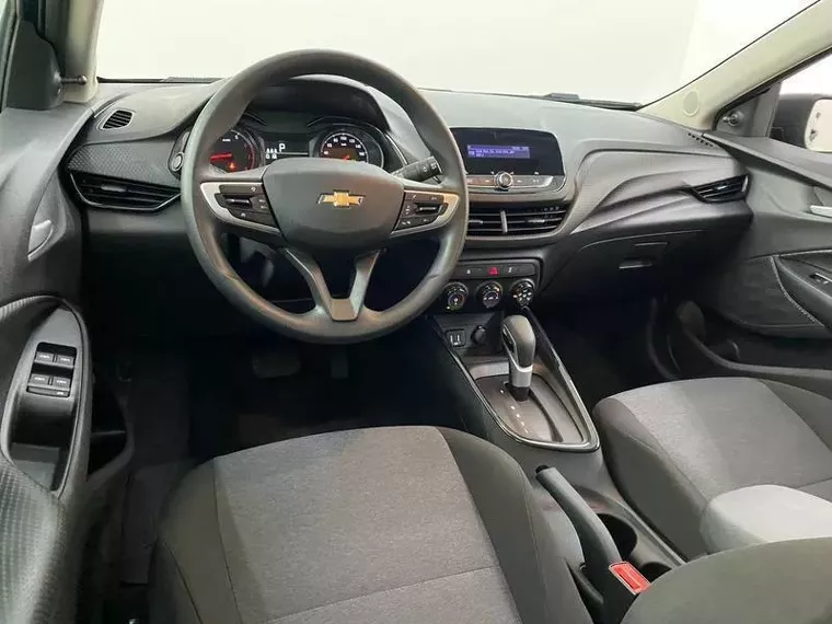 Chevrolet Onix Preto 2