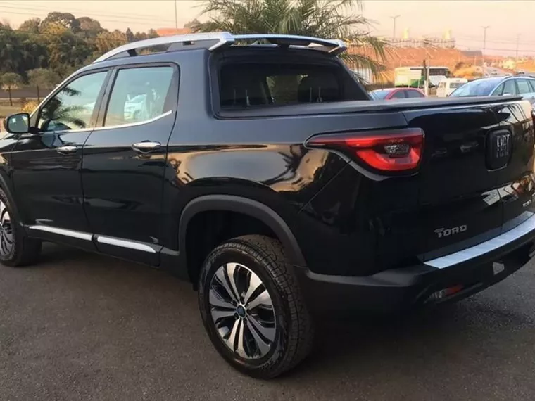 Fiat Toro Preto 5